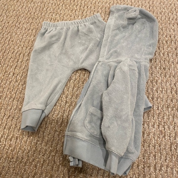 Carter’s 9 month Baby Assorted Clothes Two Onesies, Matching Set, and Footie - Picture 3 of 6